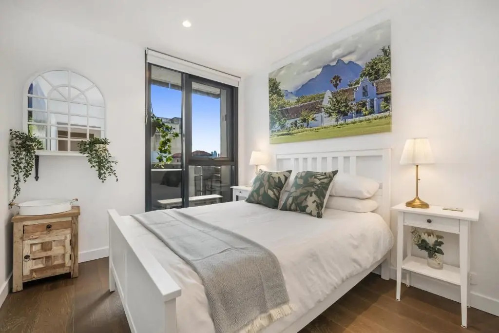 Luxury African themed apartment☆10min to MCG & Swan St☆On-site Parking☆Balcony☆Rooftop deck☆Gym☆