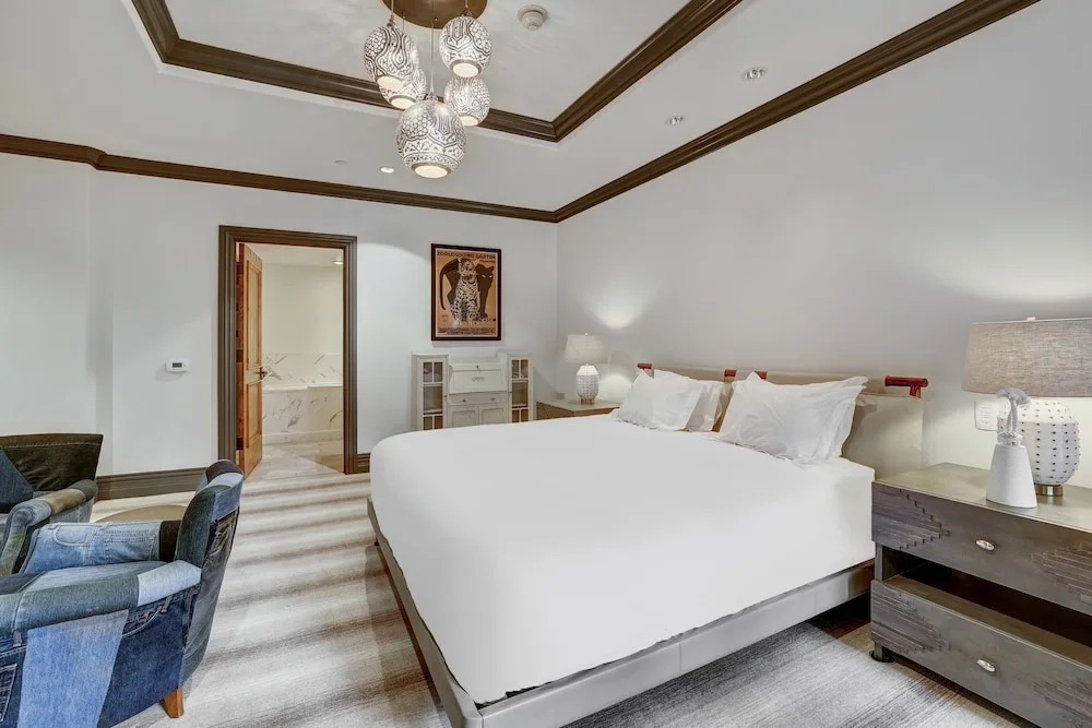 Luxury 3 Bedroom Condo at The Arrabelle by RedAwning