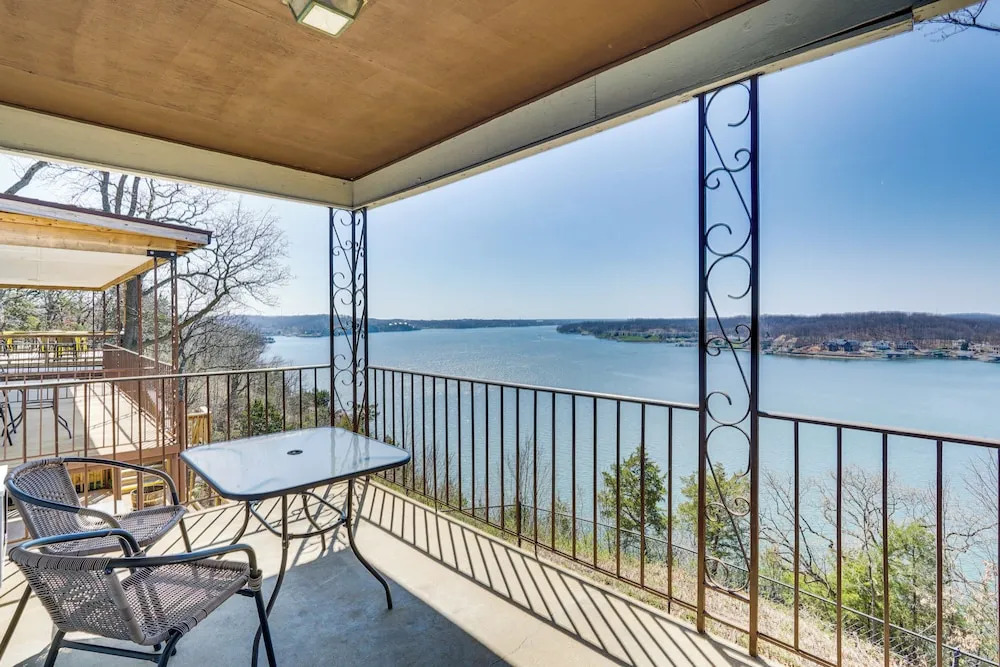 Main Channel View! Cozy Studio on Bagnell Dam Blvd