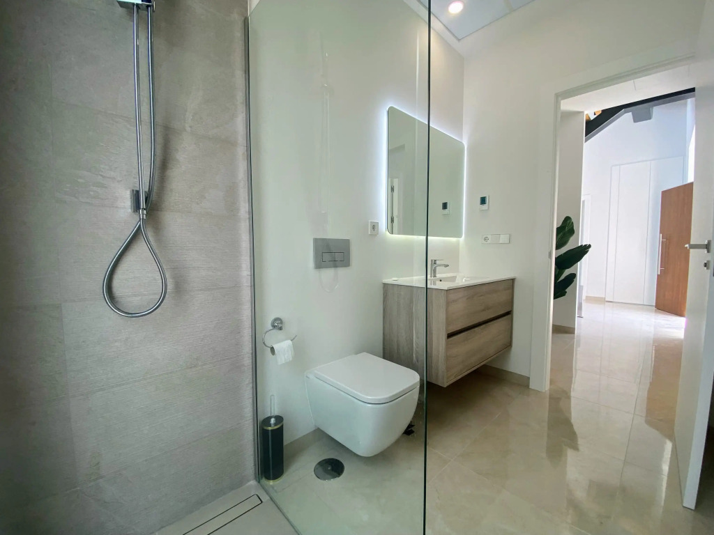Modern 5 Bed Villa with Pool at Las Colinas LC1