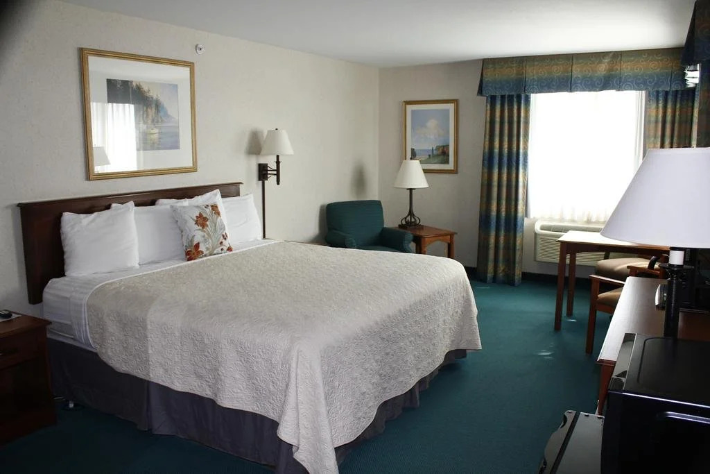 Baraga Lakeside Inn