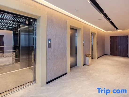 Heyi Zhishang Hotel (Fuxin High-speed Railway Station Wanda Plaza)
