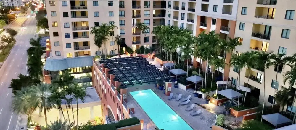 Modern 1B Condo w City Skyline Views in Las Olas