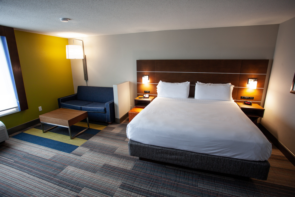 Holiday Inn Express & Suites Atlanta Perimeter Mall Hotel by IHG