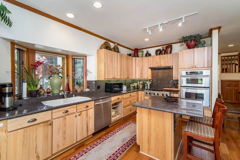 Cabin-esque Tahoe 4 Bedroom Home