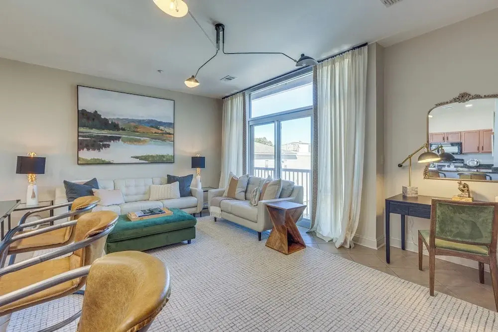 Walk to UA Campus: Apt w/ Secure Parking