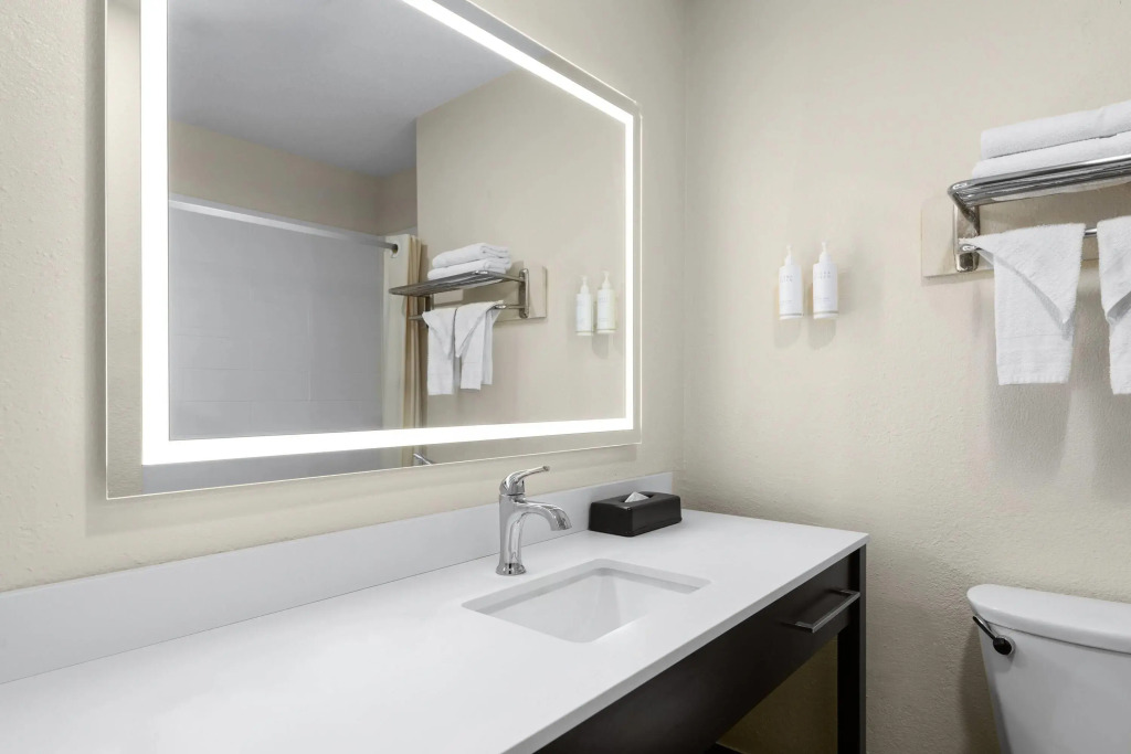 Super 8 by Wyndham New Orleans