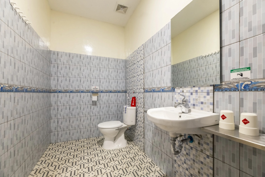 RedDoorz Plus near Ronggowarsito Museum Semarang