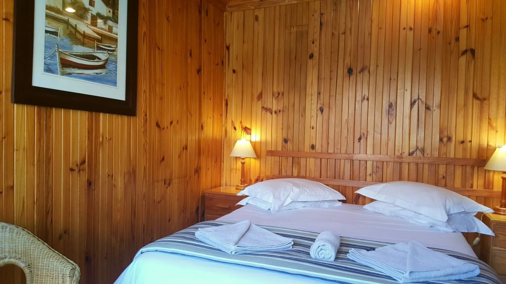 Lakeside Accommodation