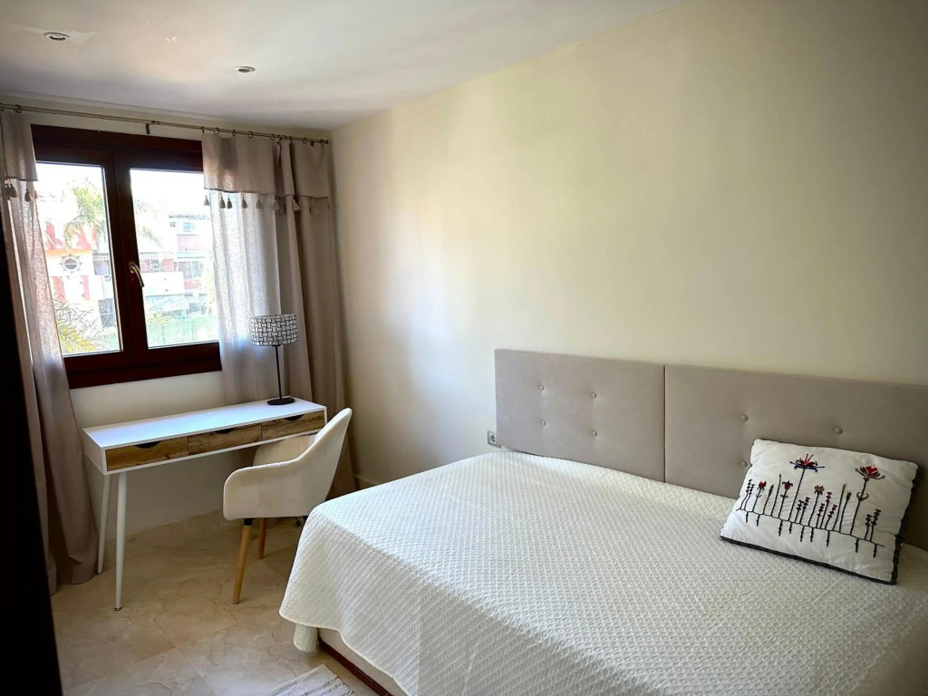 Luxurious Two Bedroom Apartment in Mar Azul, Estepona