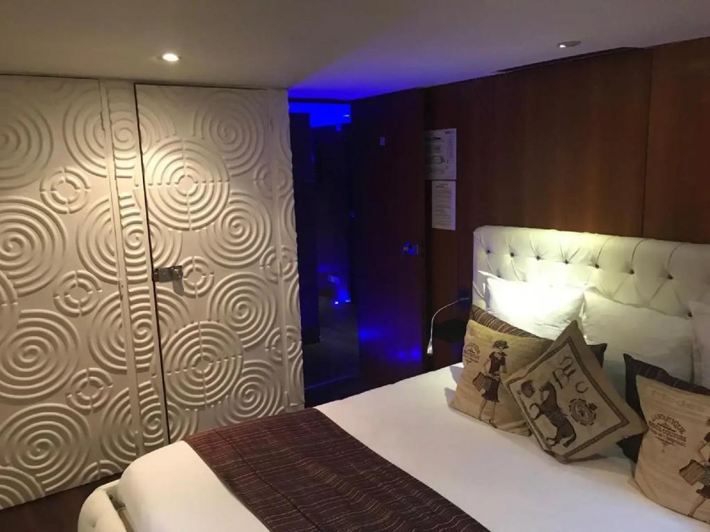 VIP Paris Yacht Hôtel & Spa