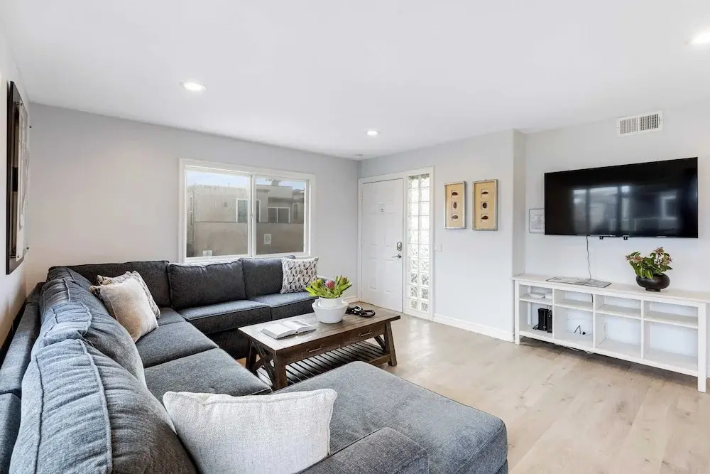 Sandy and Shelly by Avantstay Sleeps 18 Near Beach, Shops & Eateries Ocean Views + Patio
