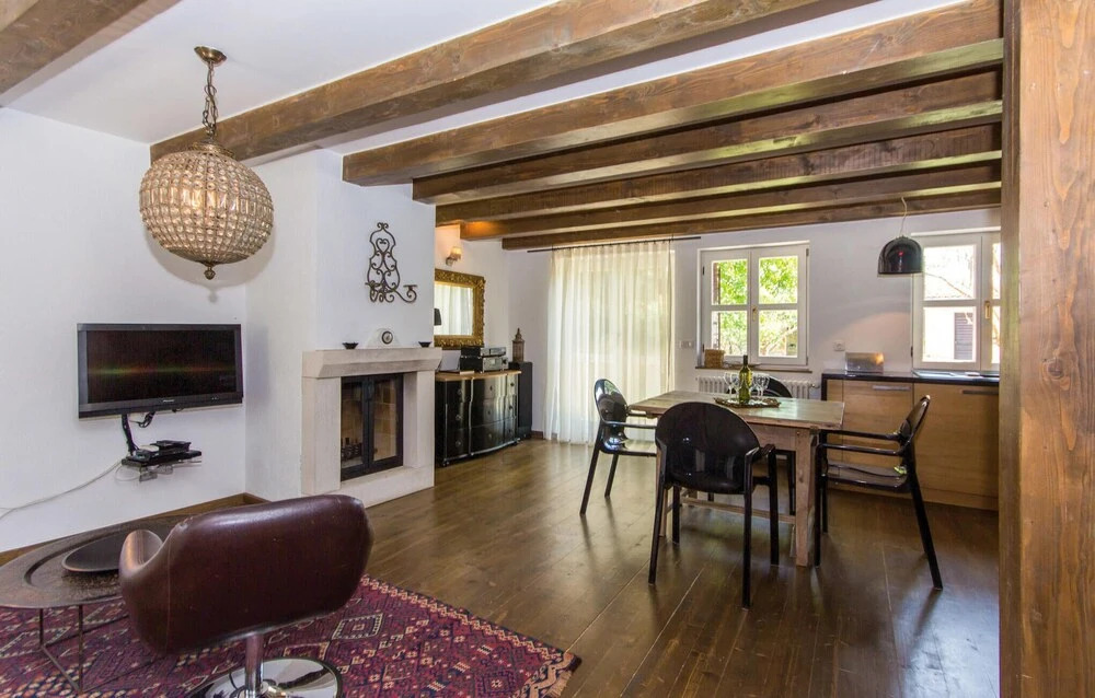 Stunning Home in Liznjan With Sauna, Wifi and 4 Bedrooms