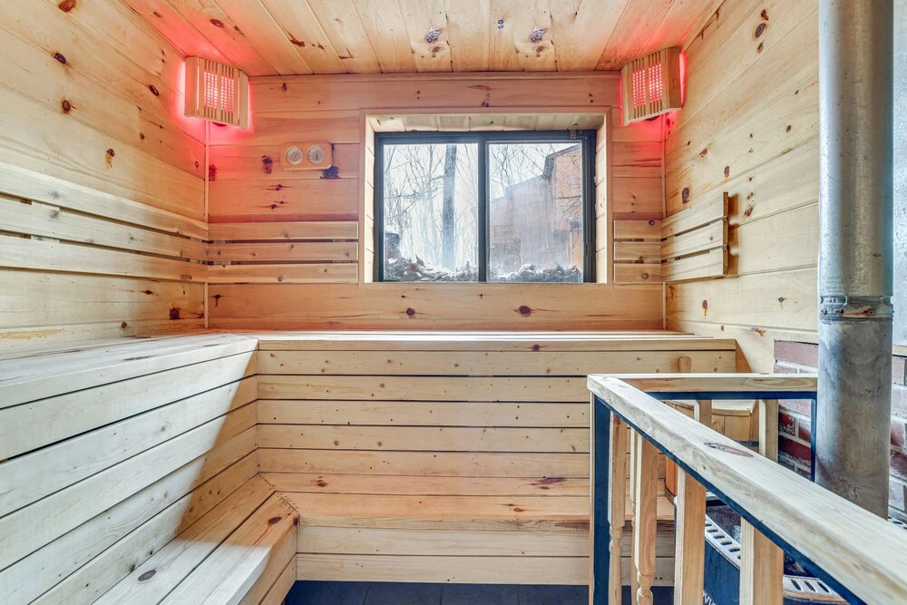 Hot Tub & Game Room: Poconos Home Near Hiking