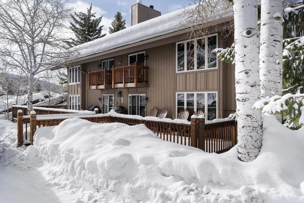 Winterset 8 pet Friendly 4 Bedroom Townhouse by RedAwning