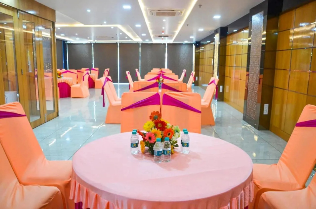 FabHotel Roselle Inn