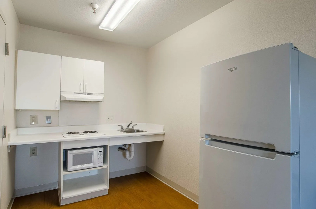HomeTowne Studios by Red Roof Denver - Airport/Aurora