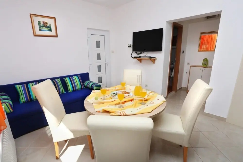Davorka - 50m From the sea - A2