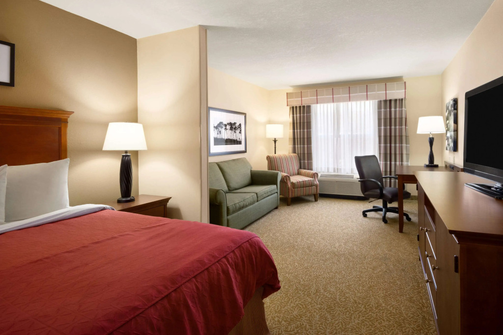 Baymont Inn & Suites by Wyndham Morrow - Atlanta I-75 South