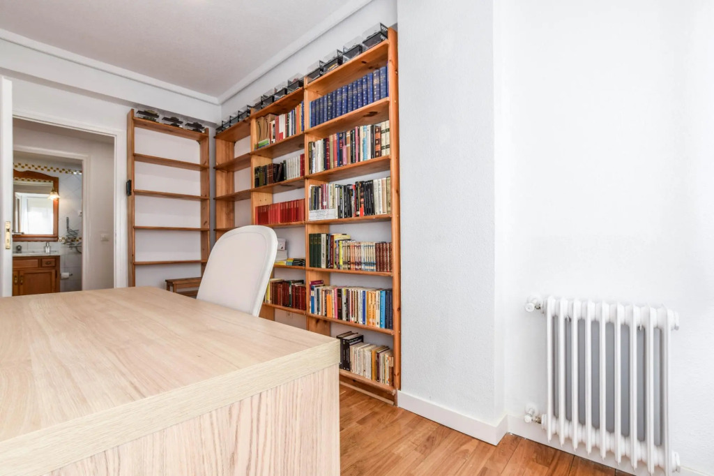 Alcalá I in Madrid with 3 bedrooms and 2 bathrooms
