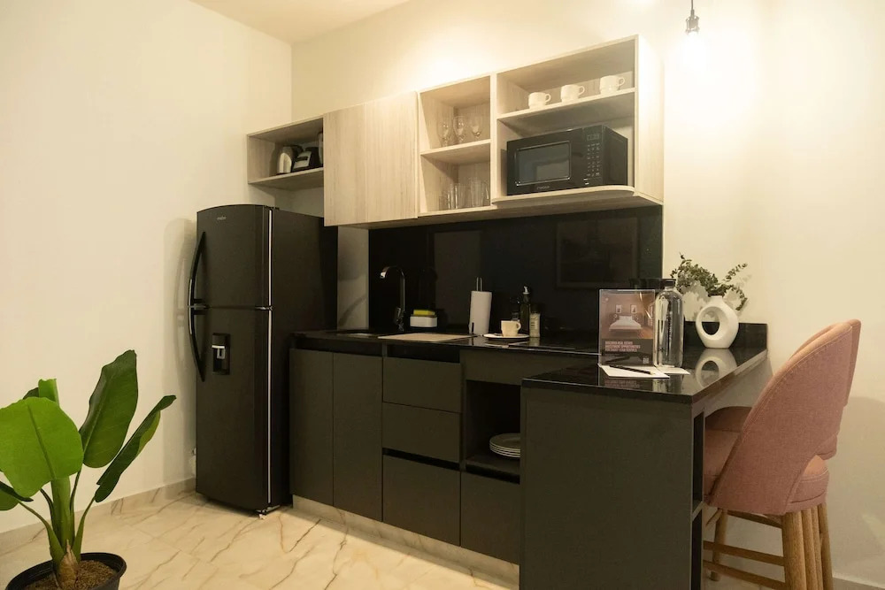 w Modern 3BR w AC Steps From Ciudad Amurallada