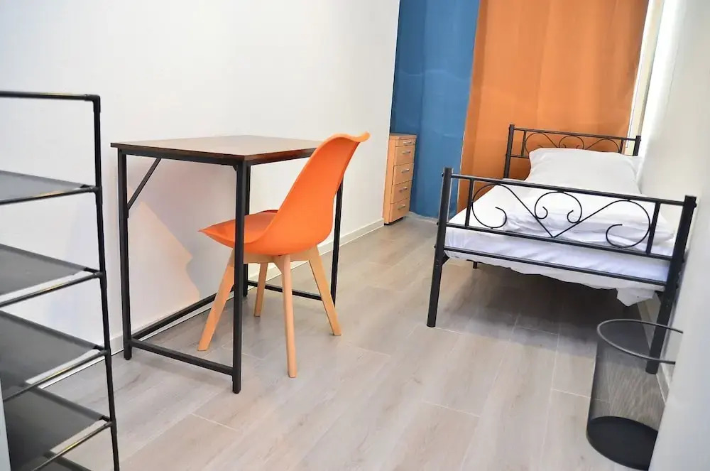 Xenon hostels