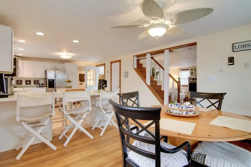 'chincoteague Charm' Escape w/ Bikes & Yard Games!