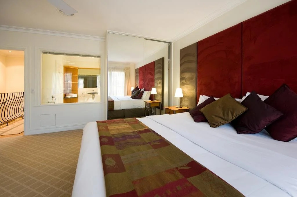 Lakeside Suites