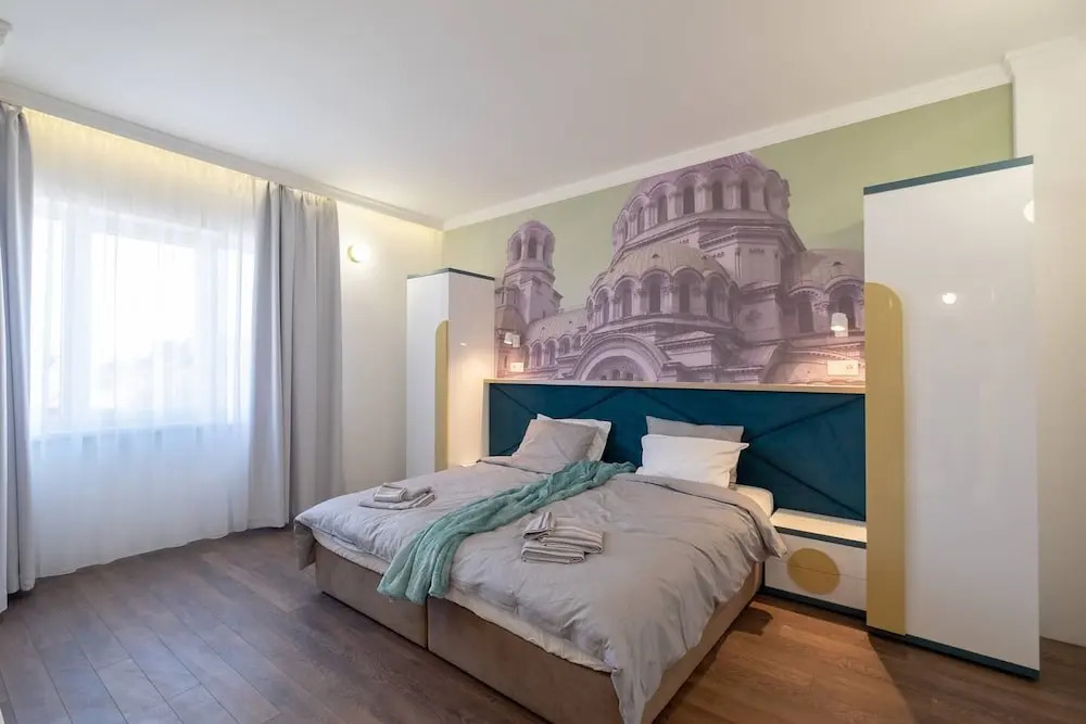 FM Luxury 3-BDR Apartment - Splendid Shapes