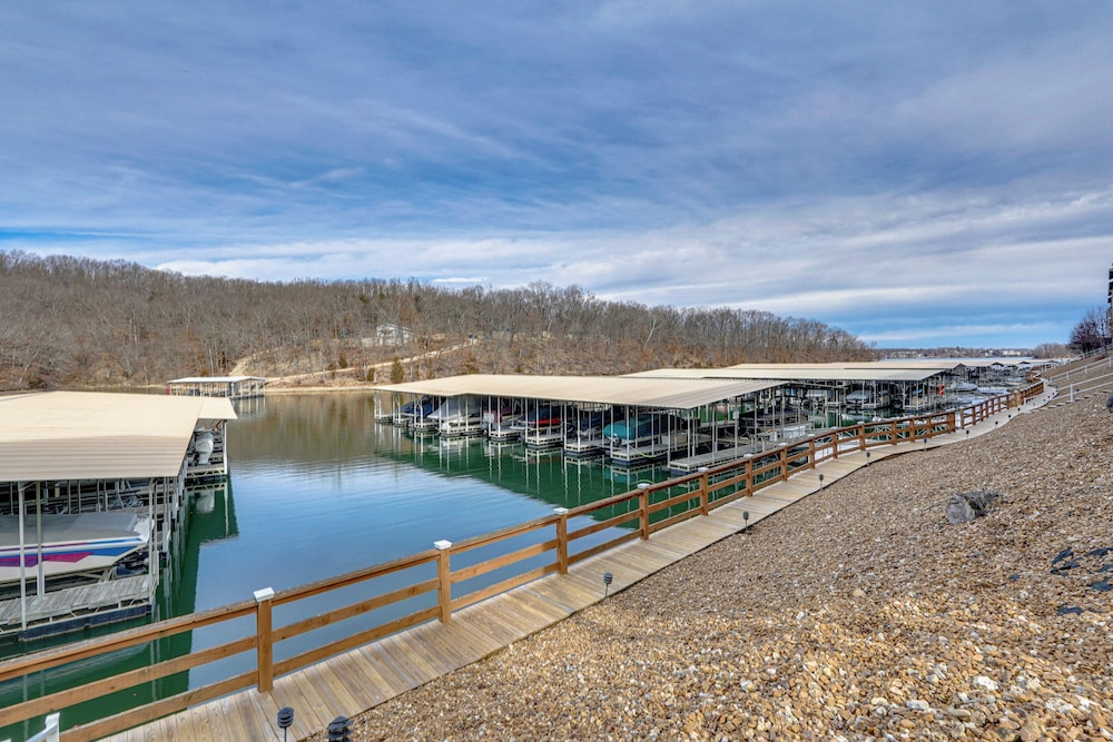 Lakefront Osage Beach Abode w/ Grill & Pool Access