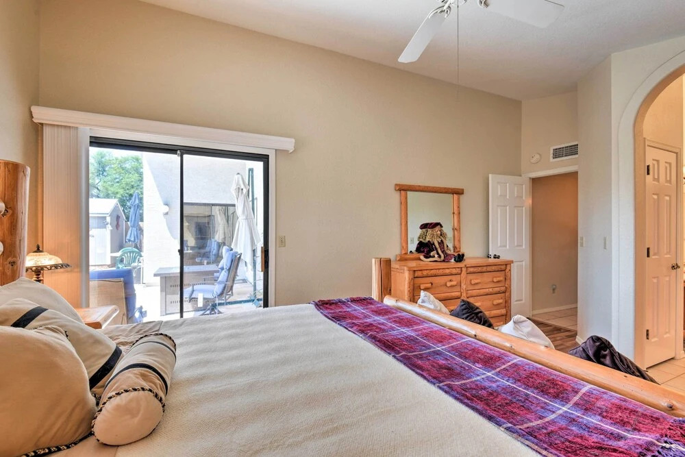 Walk to NFL Games: Glendale Home Near Golf