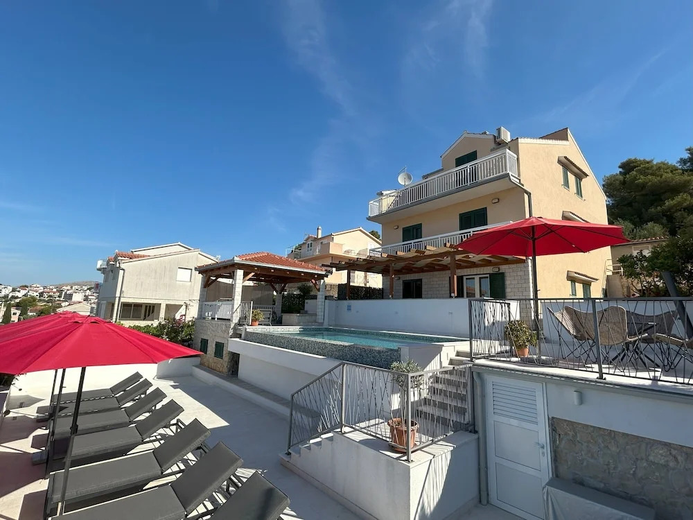 Heated Infinity Pool, Family Apartment With Panoramic sea View 2