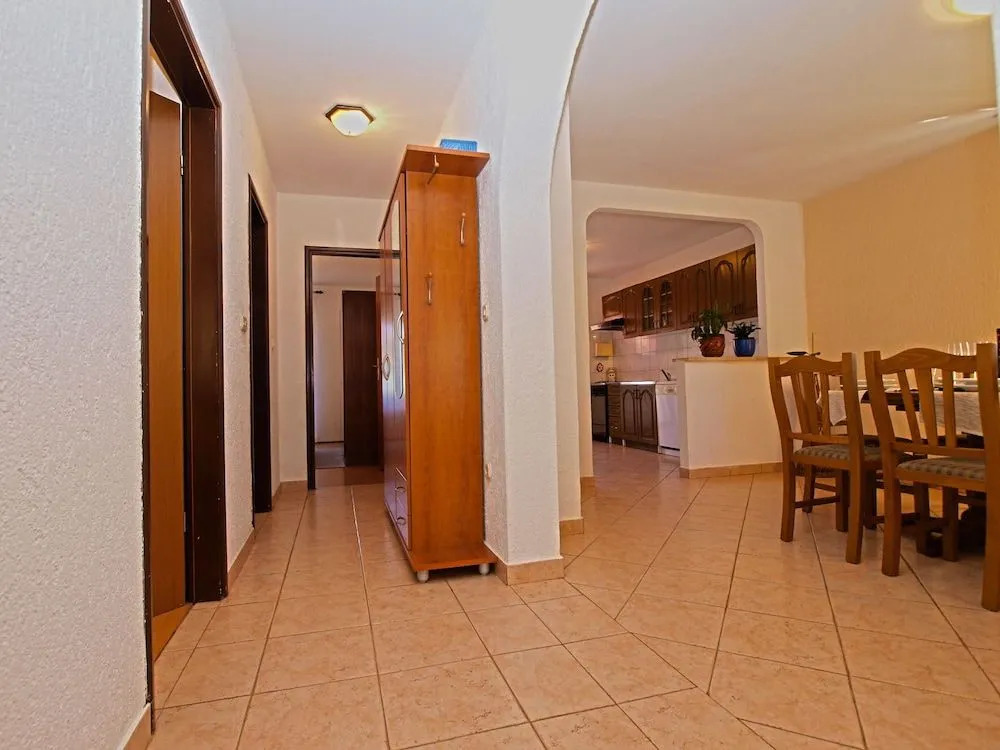 Apartment 1382