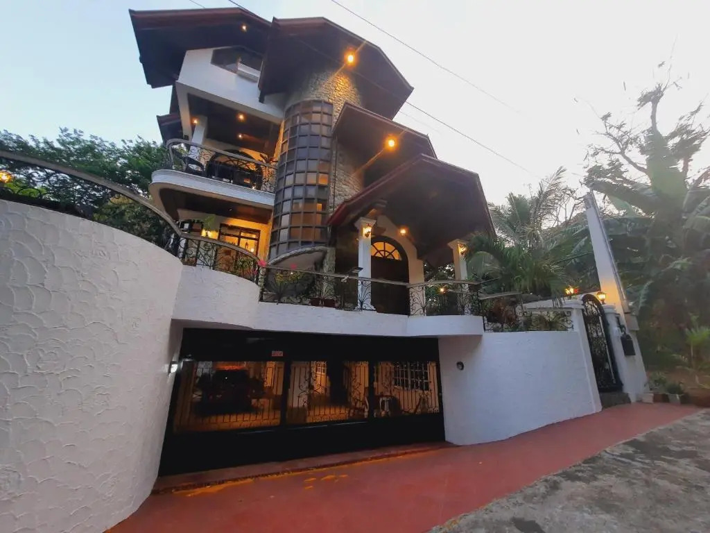 El Castillo Bed and Breakfast