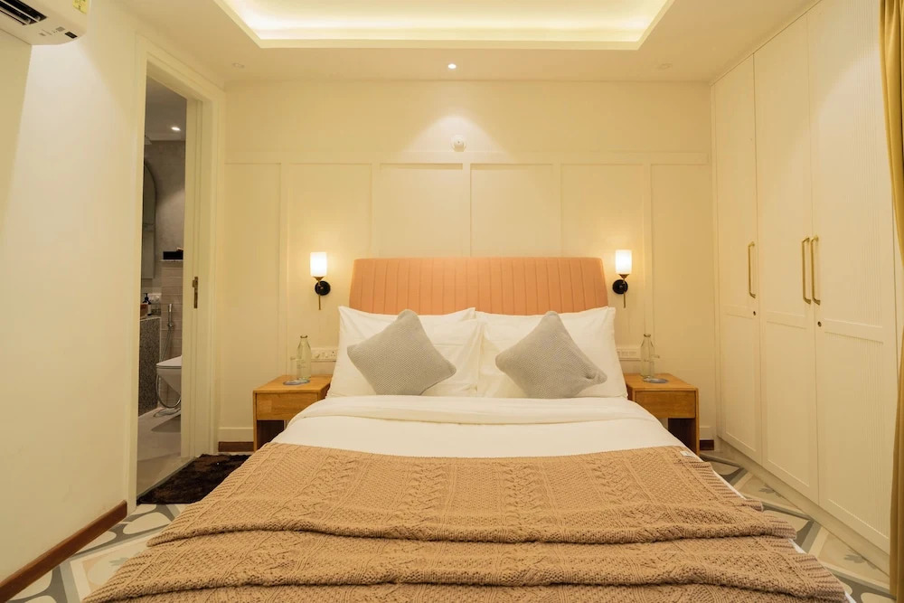 ELIVAAS Solace Teal 5 BHK Villa