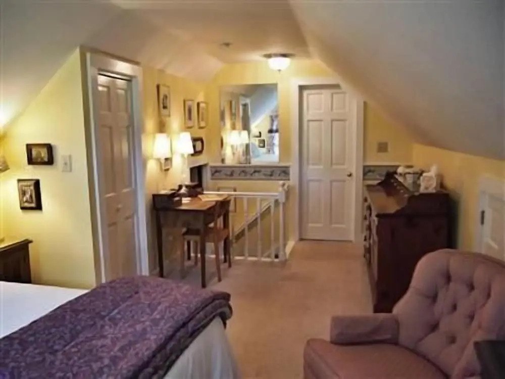 Admiral Peary Inn