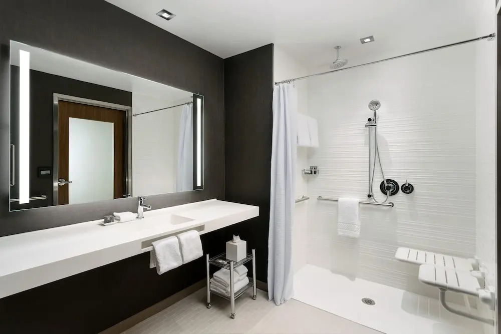 AC Hotel by Marriott San Francisco Airport/Oyster Point Waterfront
