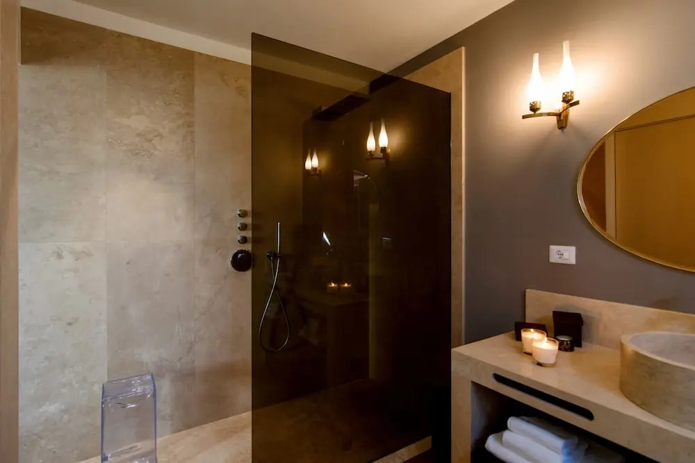 CasaVostra - Ambience Suites