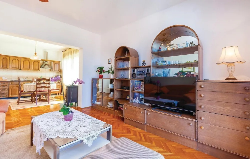 Gorgeous Home In Selce With House Sea View