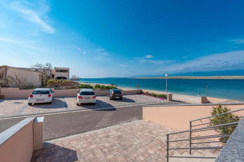 LUXURY APARTMENTS - LA VIR 5& 6