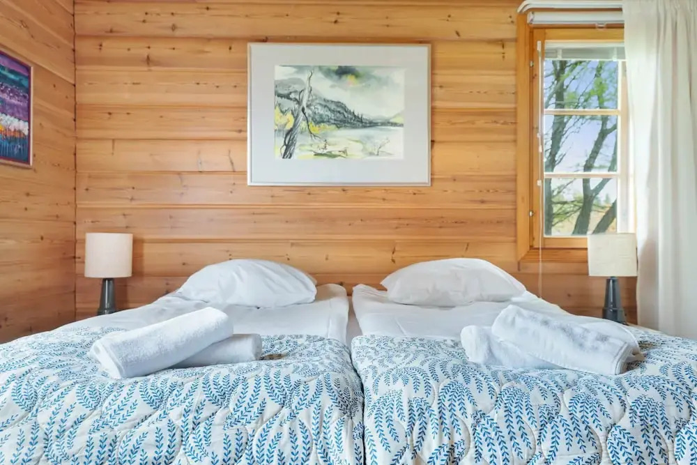 Cozy 3BR Riverside House with Sauna