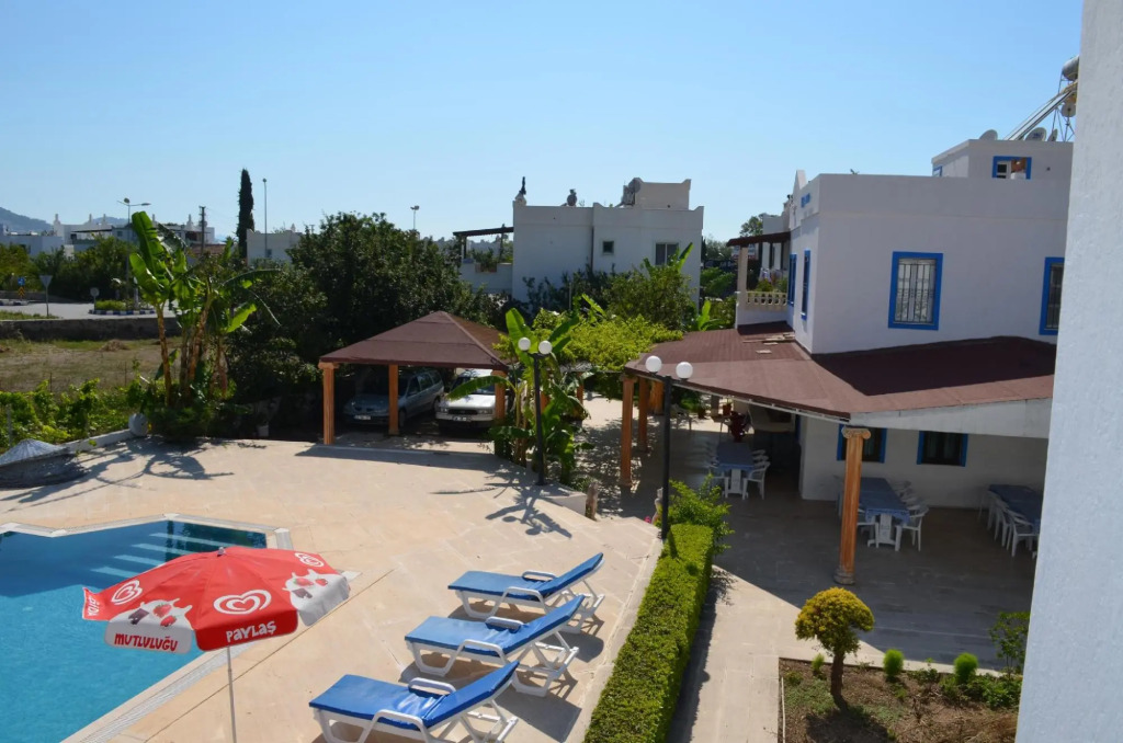Ege Apartments