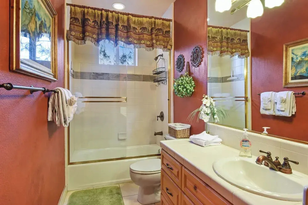 Crystal Charm Amazing 3 BDR Condo Close to Beaches, Casinos, & Skiing!