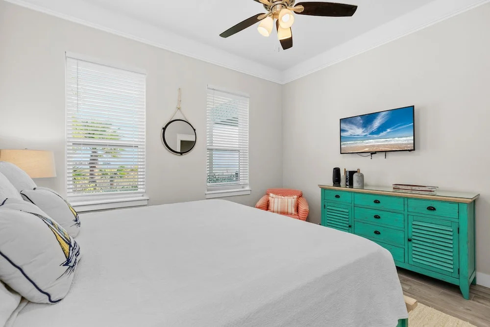 Anchors Aweigh 3 Bedroom Cottage by RedAwning