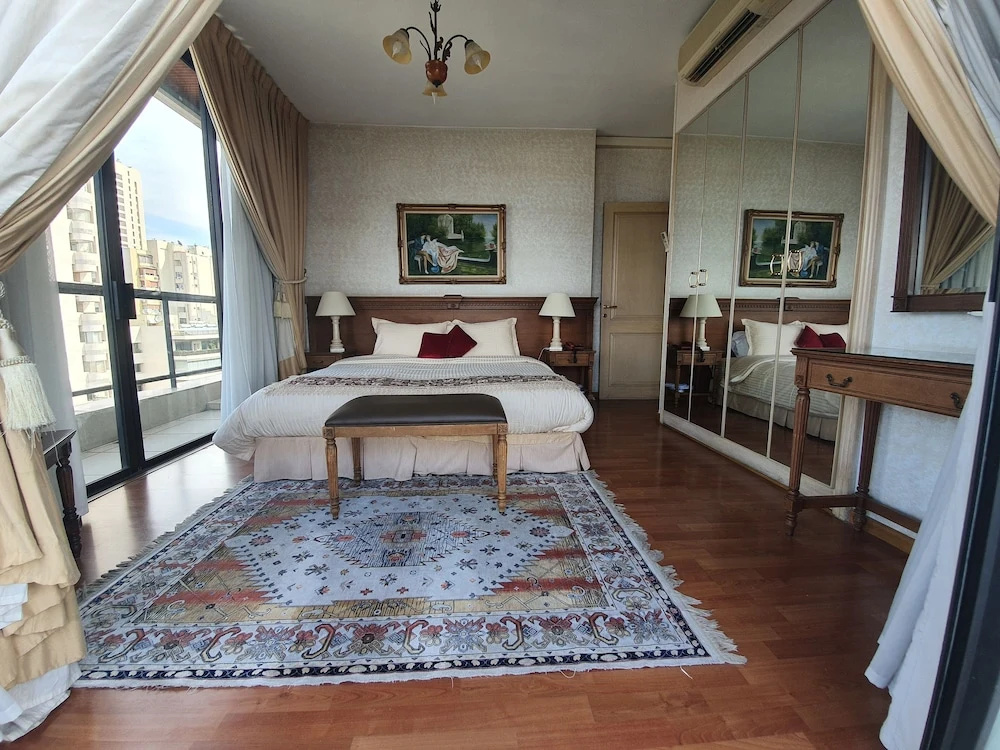 Holiday Home Suites
