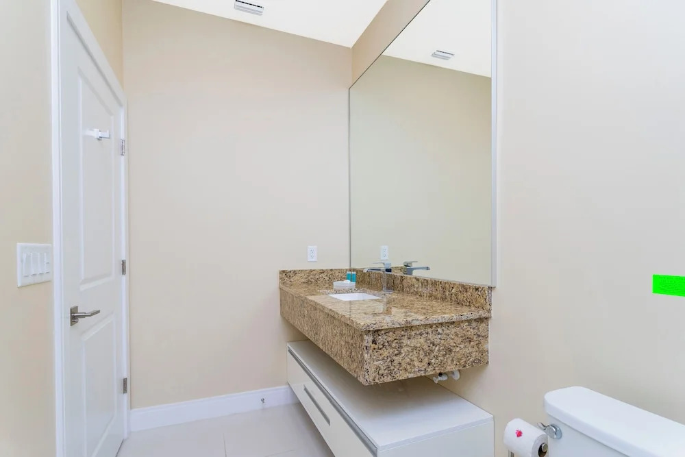 Stunning 4 Bd Close To Disney @ Magic Village 3247