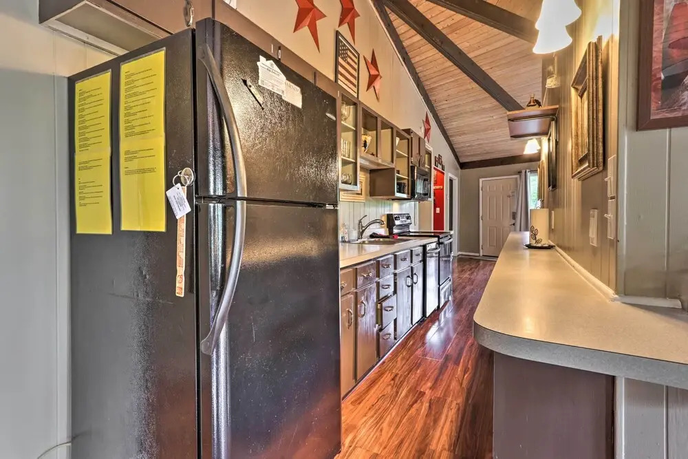 Gatlinburg House w/ Pool Table & Forest Views!