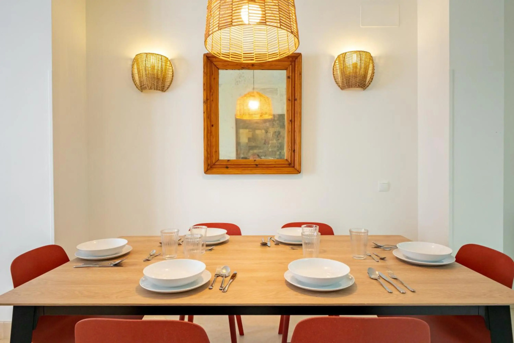 Charming 2 Bedroom Apartment with Private Roof-Top in the Heart of Seville