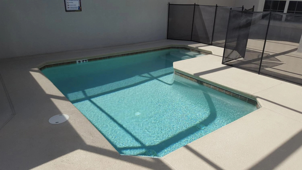 4 Bedroom Private Lakefront Town Home at Storey Lake near Disney World Parks
