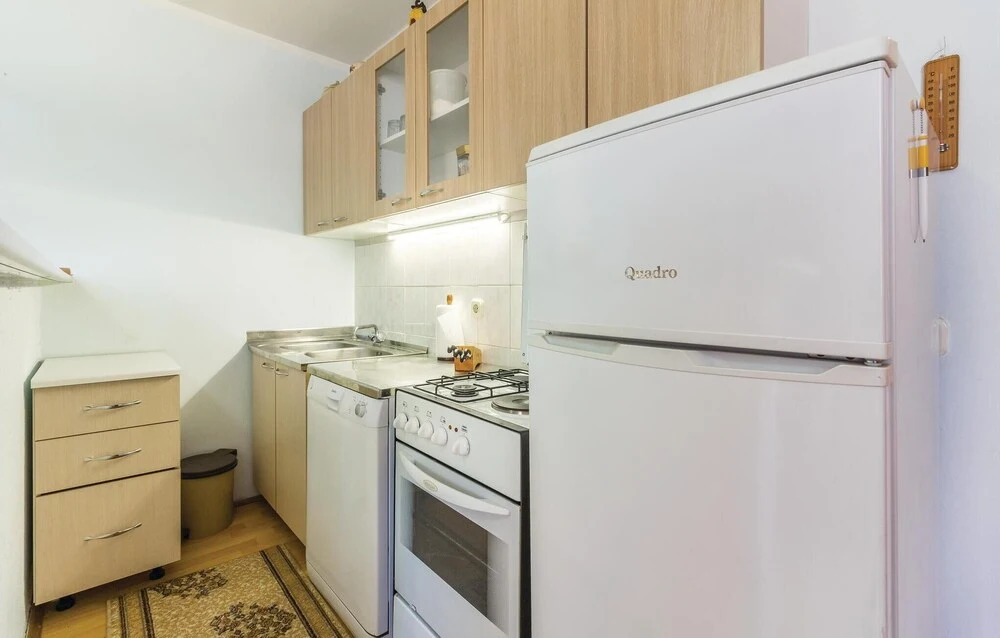 Amazing Home in Liznjan With Wifi and 2 Bedrooms